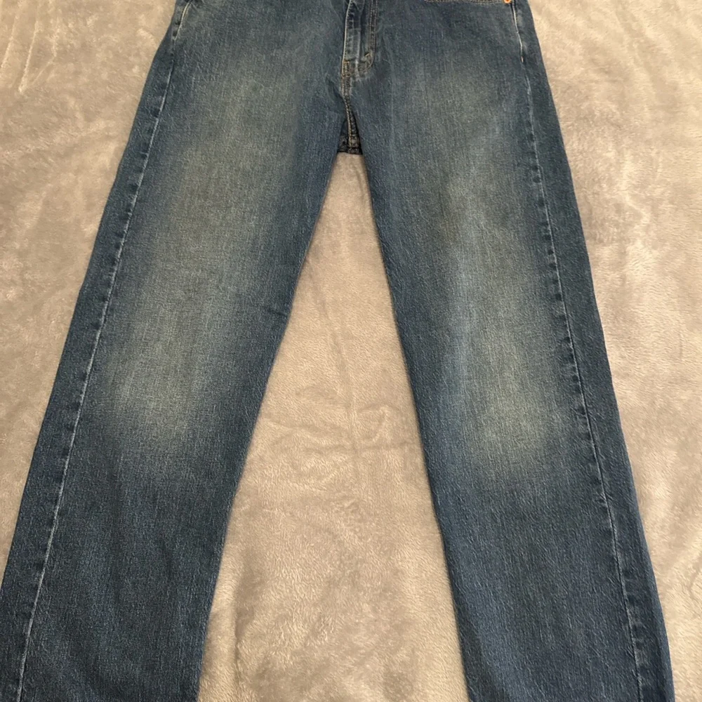 Levi’s 505 Regular Fit Jeans – W34 L30 – Classic Blue – Vintage Wash - Picture 2 of 5